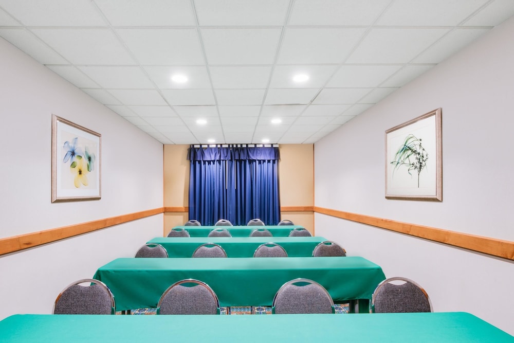 Wingate By Wyndham York 21/27
