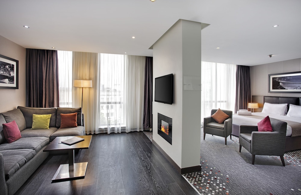 HOLIDAY INN BRISTOL CITY CENTRE 24/55