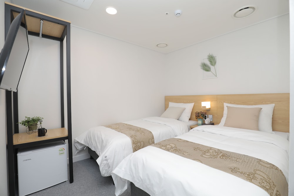 LINE HOTEL MYEONGDONG 12/56