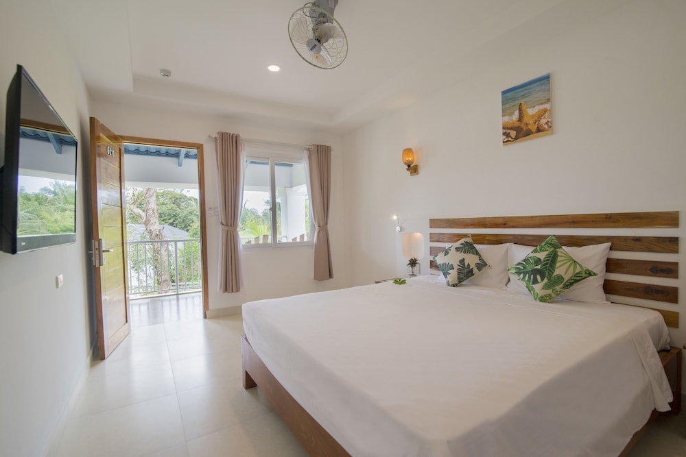 STANDARD, QUEEN BED, GARDEN VIEW