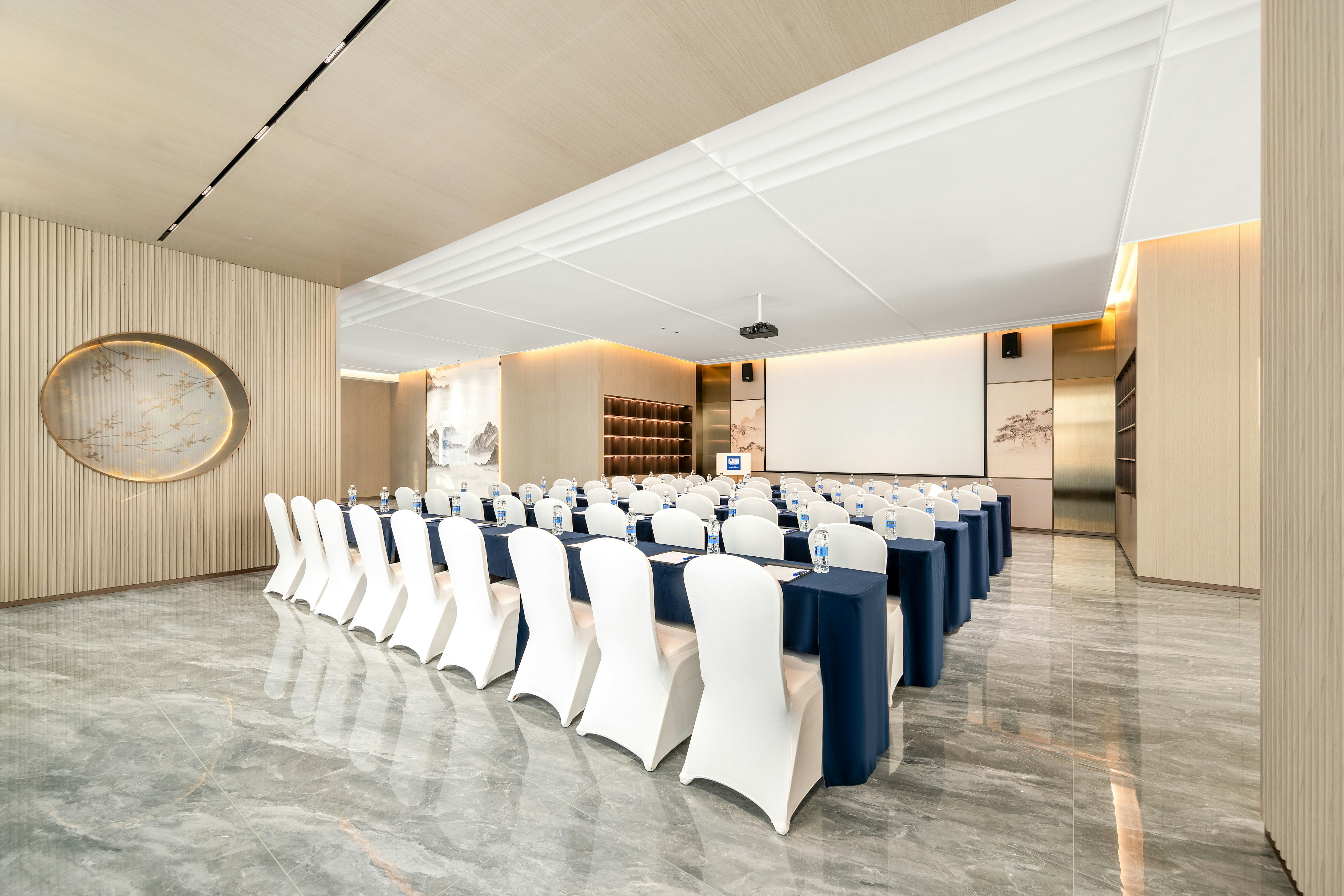 Holiday Inn Express Qidong Economic Zone 45/47