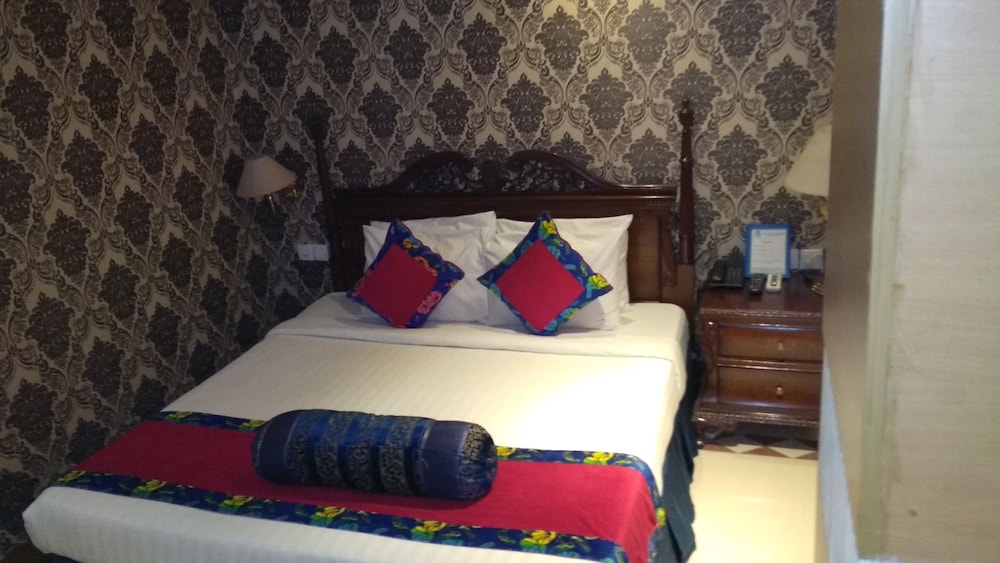 Sea Shell Hotel 24/40