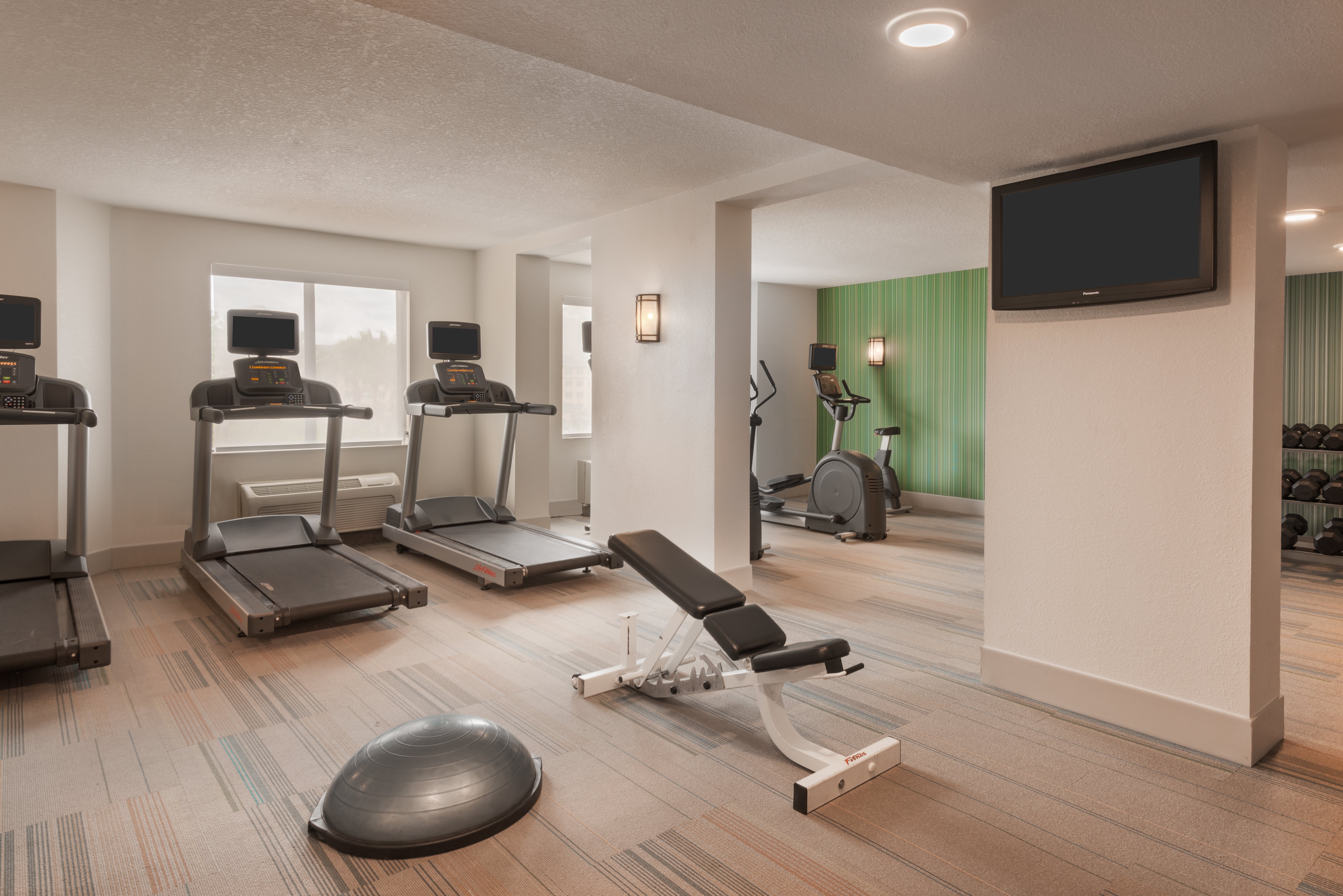 Holiday Inn Express & Suites Nearest Universal Orlando 29/48