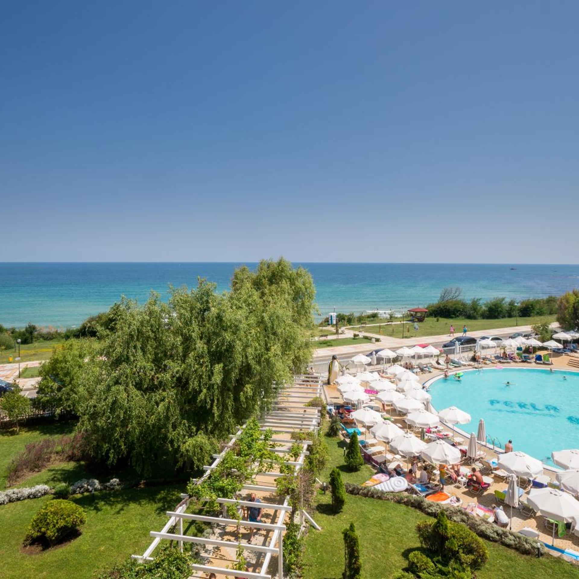 Perla Beach Hotel III 46/50