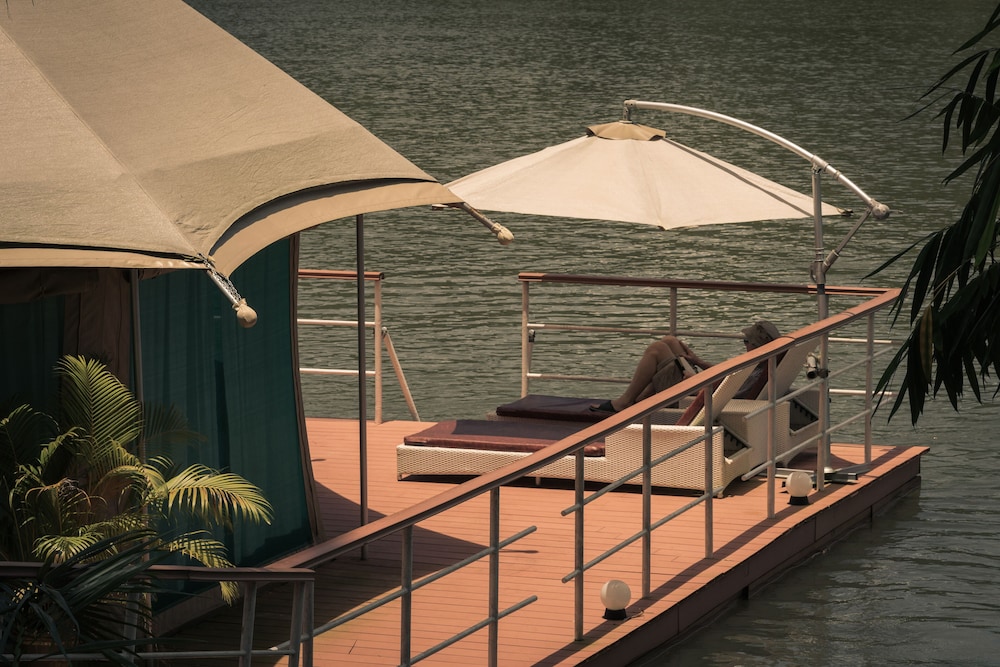 4 Rivers Floating Lodge 48/50