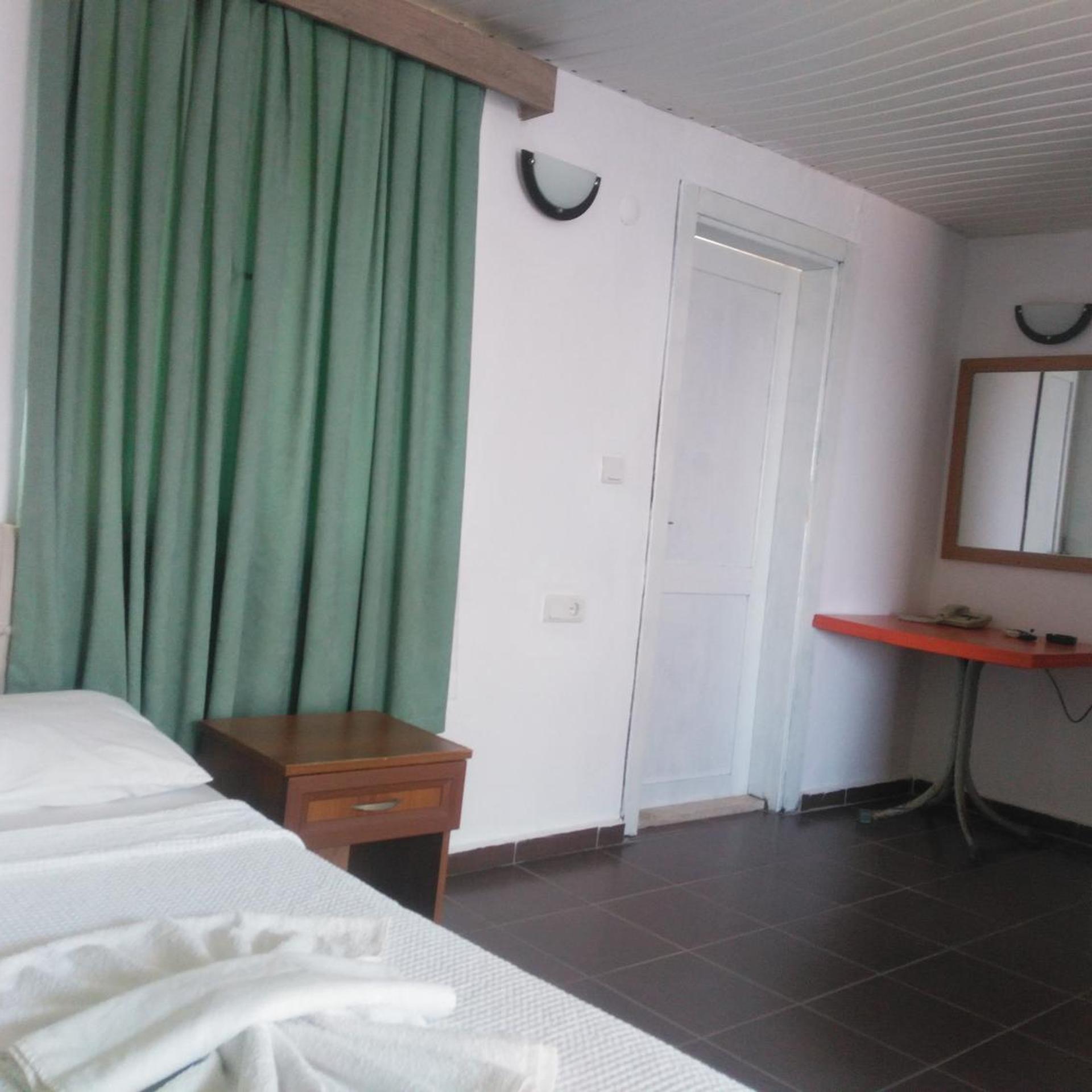 Ugur Hotel 7/35