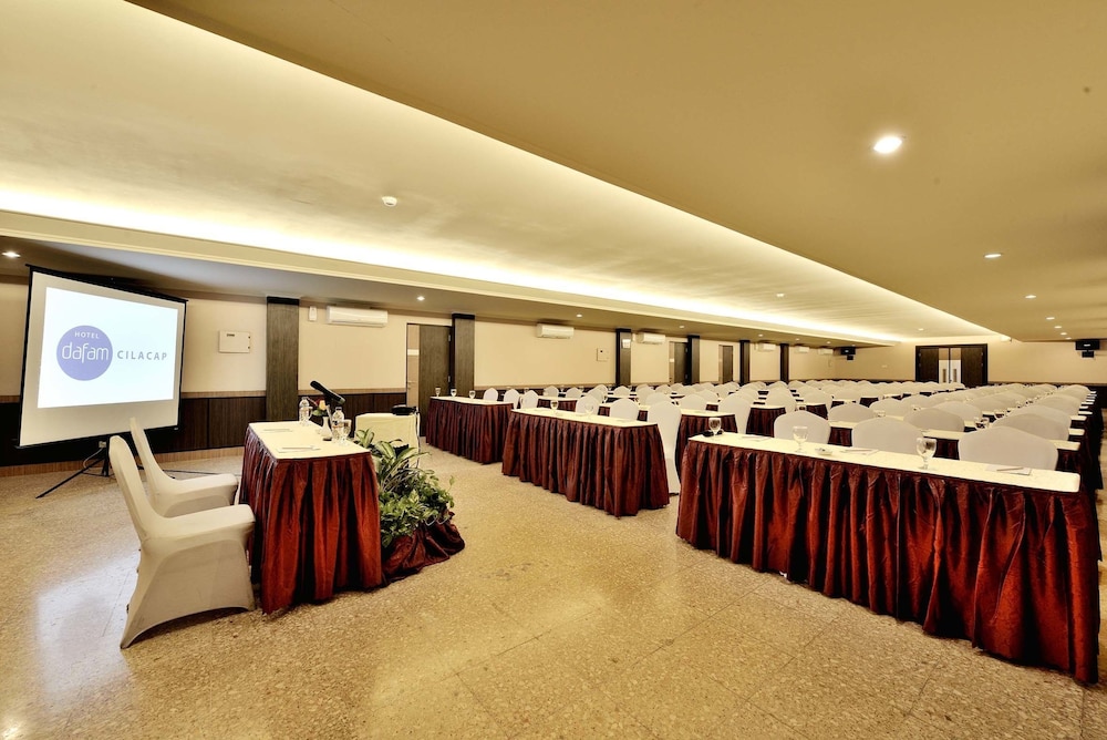Hotel Dafam Cilacap 21/36