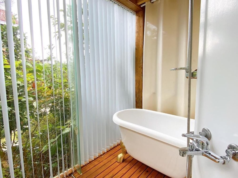 Ailiga Travel Villa 56/57