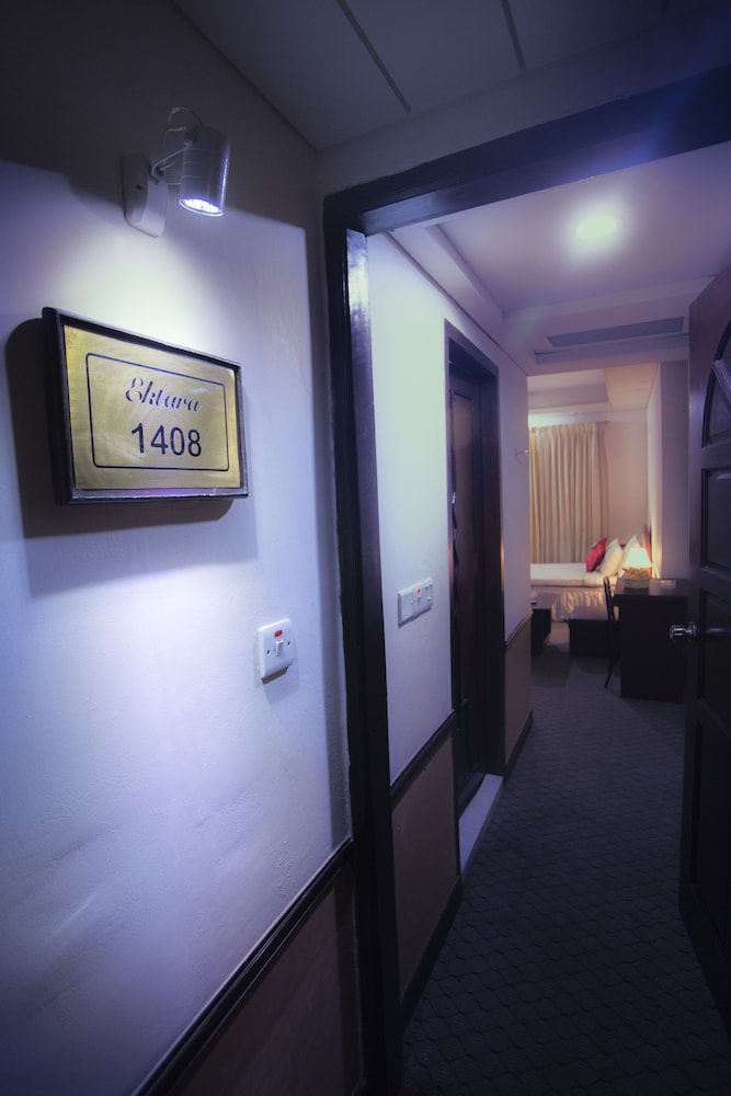 HOTEL 71 27/71