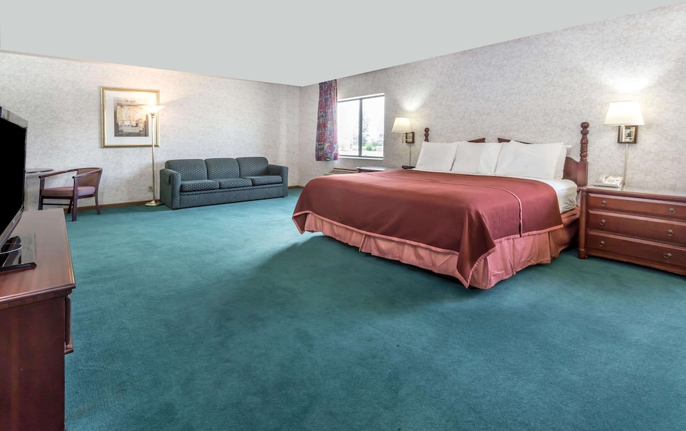 Howard Johnson by Wyndham Manteno 15/33