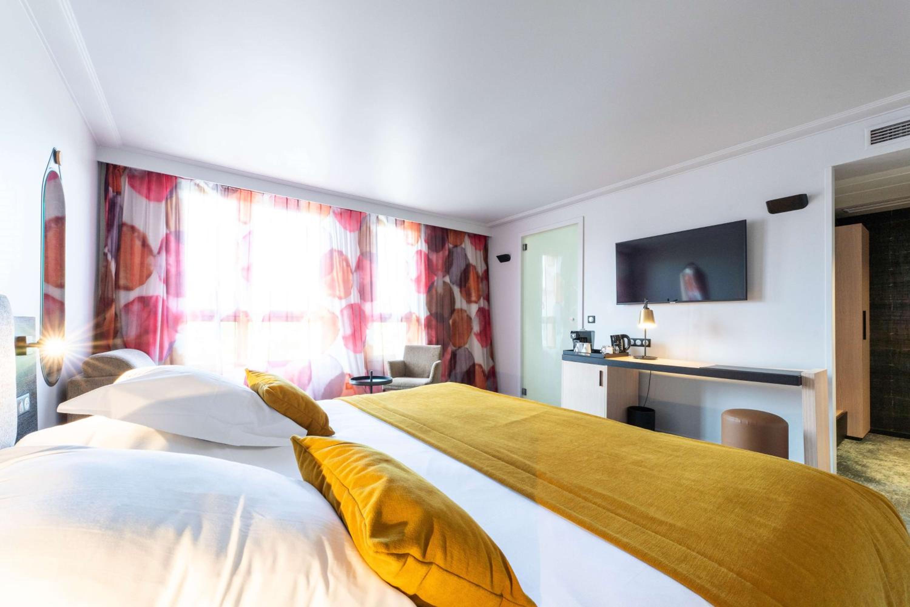 Executive, Queen Bed