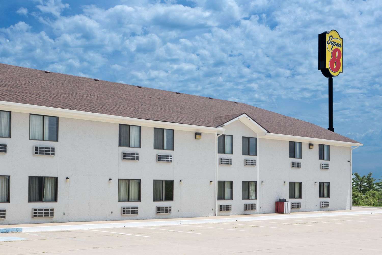 Super 8 By Wyndham Boonville 4/20