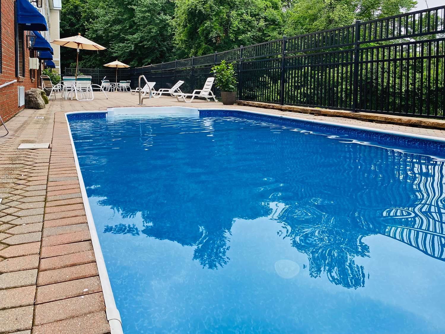 Comfort Inn & Suites Sturbridge-Brimfield 52/54