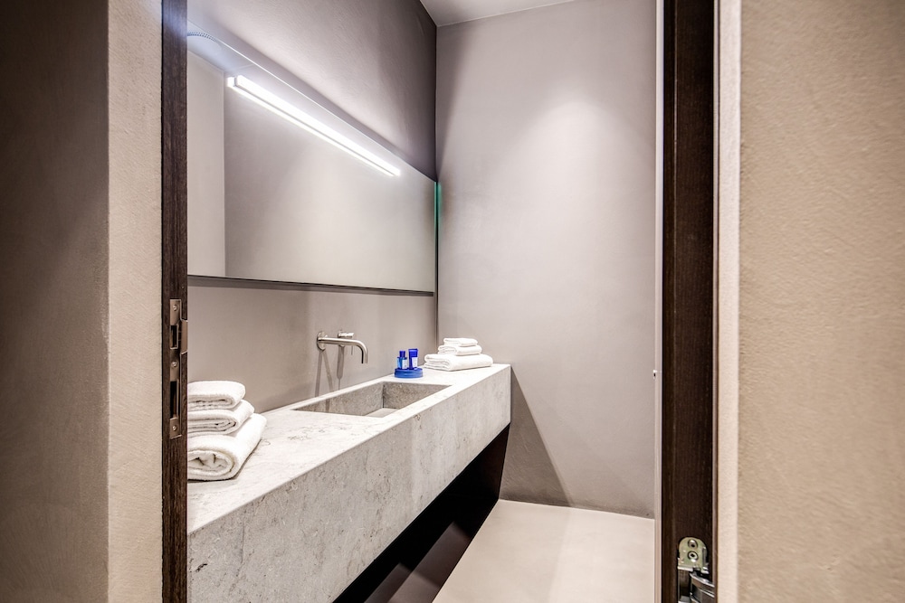 Elysium Suites Collection 38/40