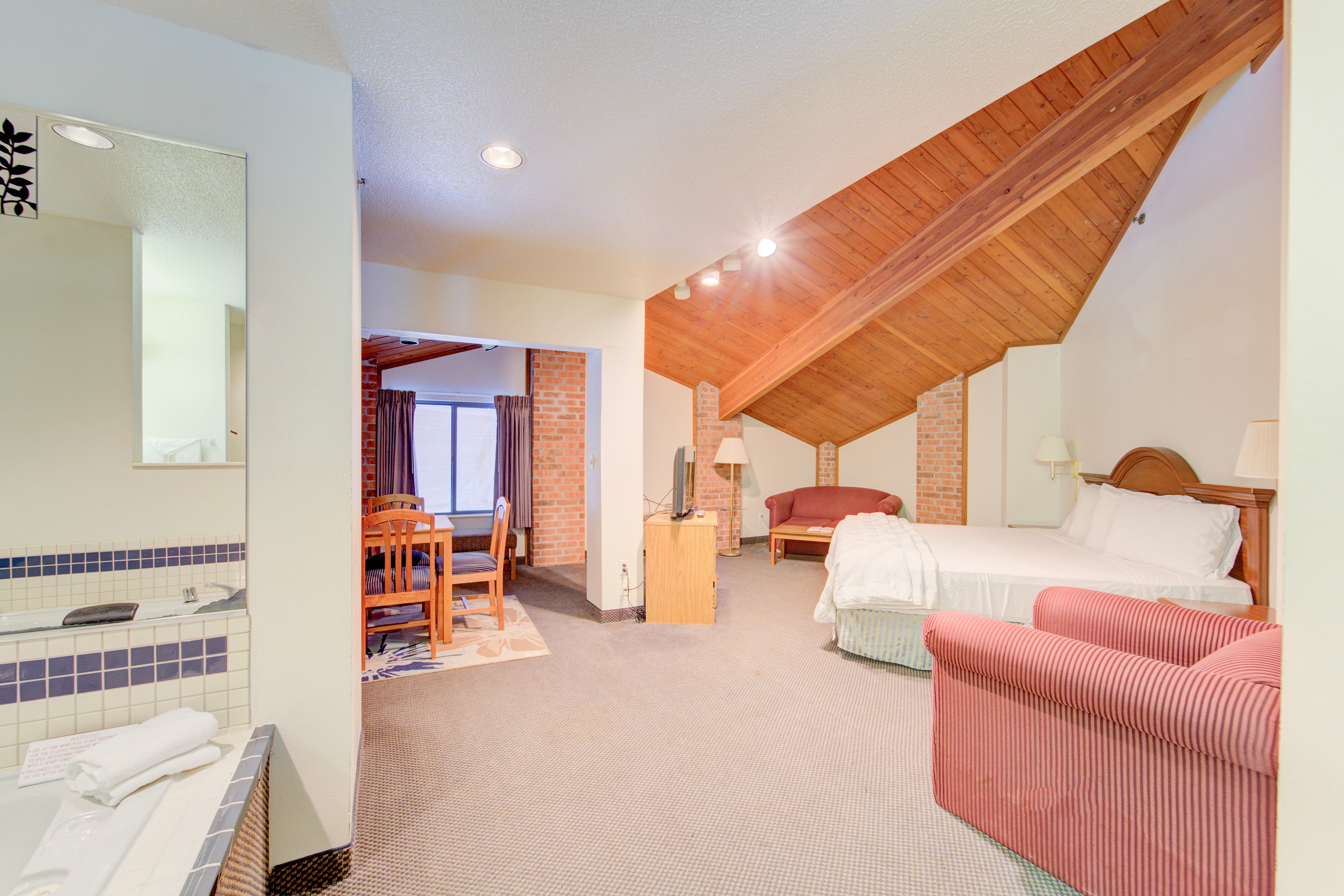 Capital O Amerihost Inn and Suites Fulton Hwy 54 MO 18/63