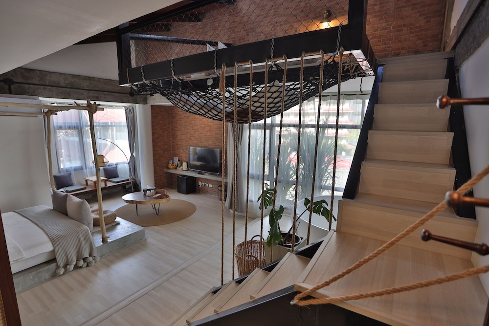 Yolo Bangkok Boutique Hotel 24/50