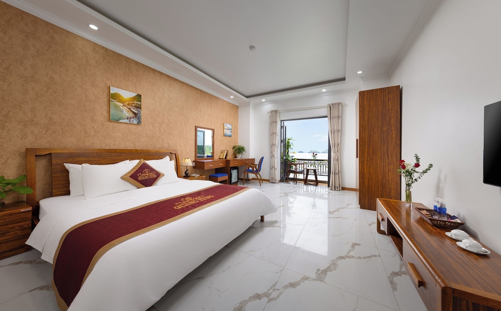 DELUXE, QUEEN BED, SEA VIEW
