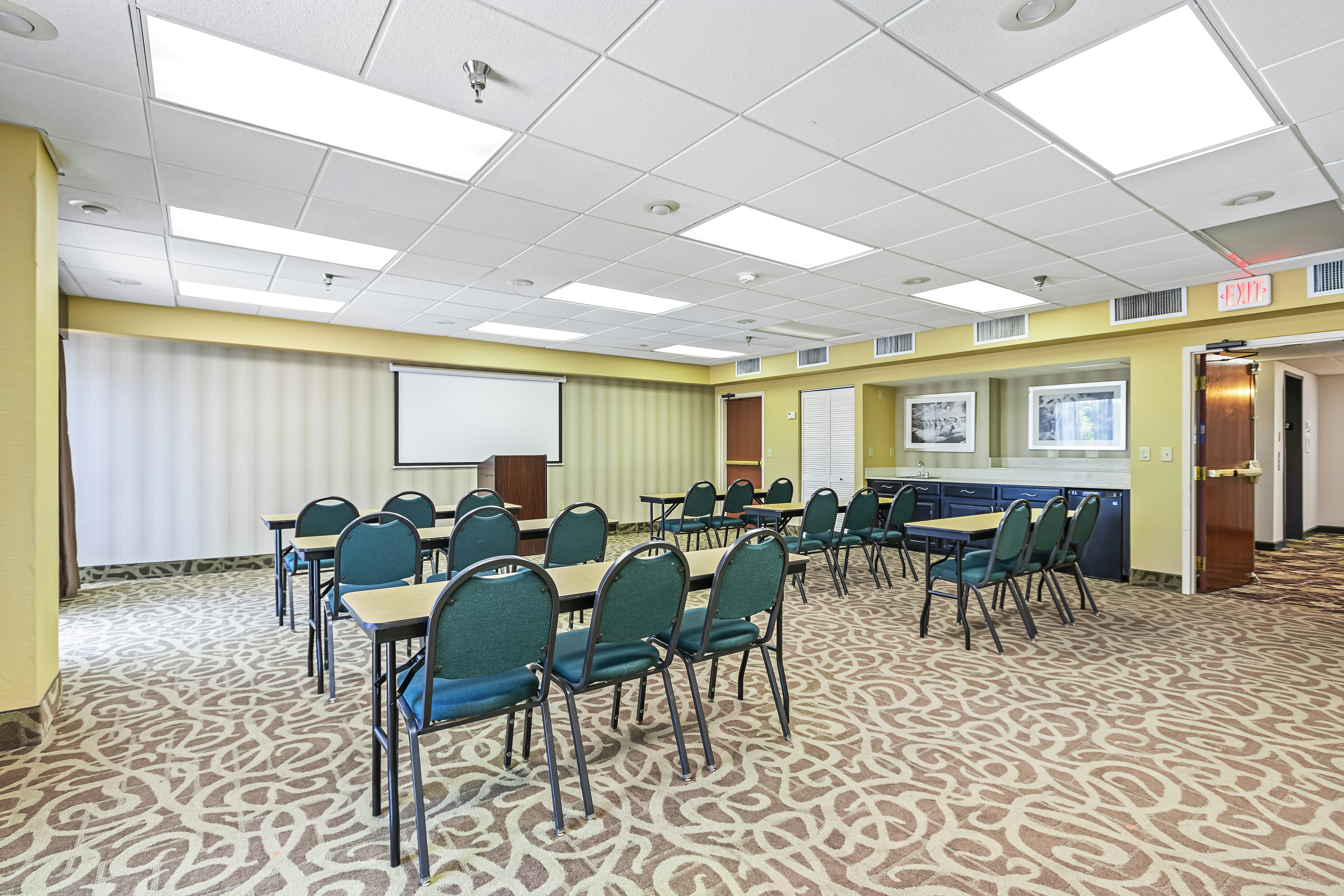 Holiday Inn St. Petersburg West 38/59
