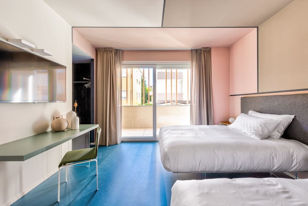 Open Hotel 23/38