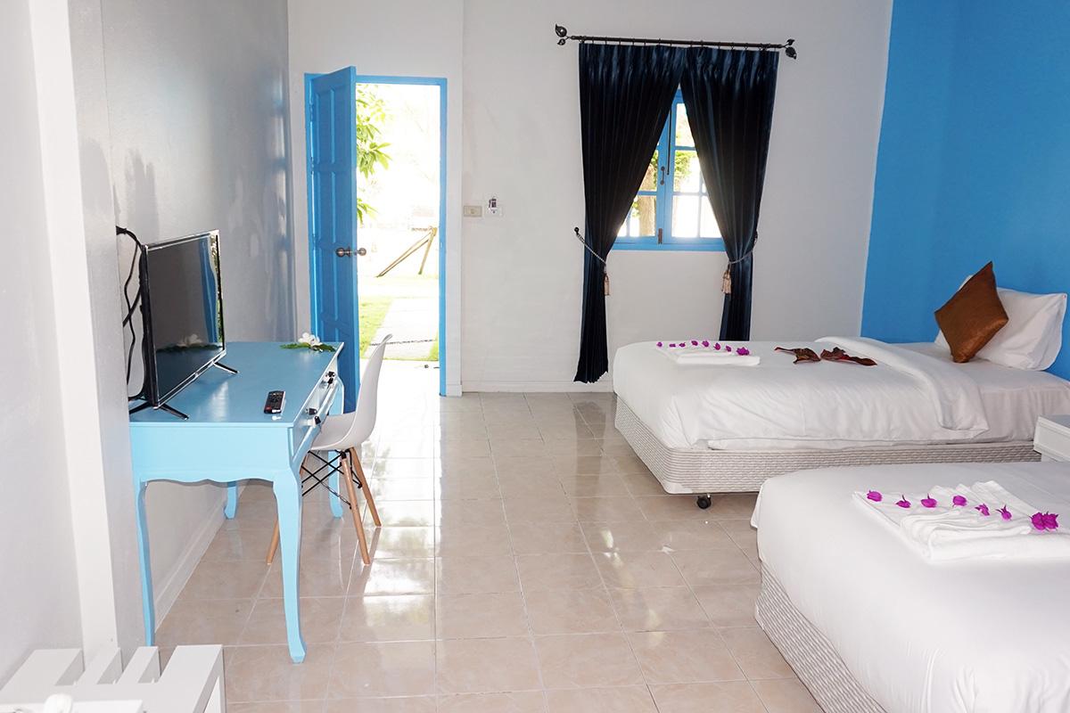 DELUXE ROOM TWIN BED