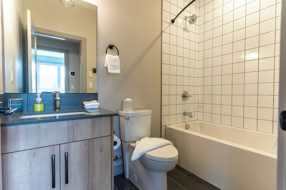 Basecamp Suites Revelstoke 48/50