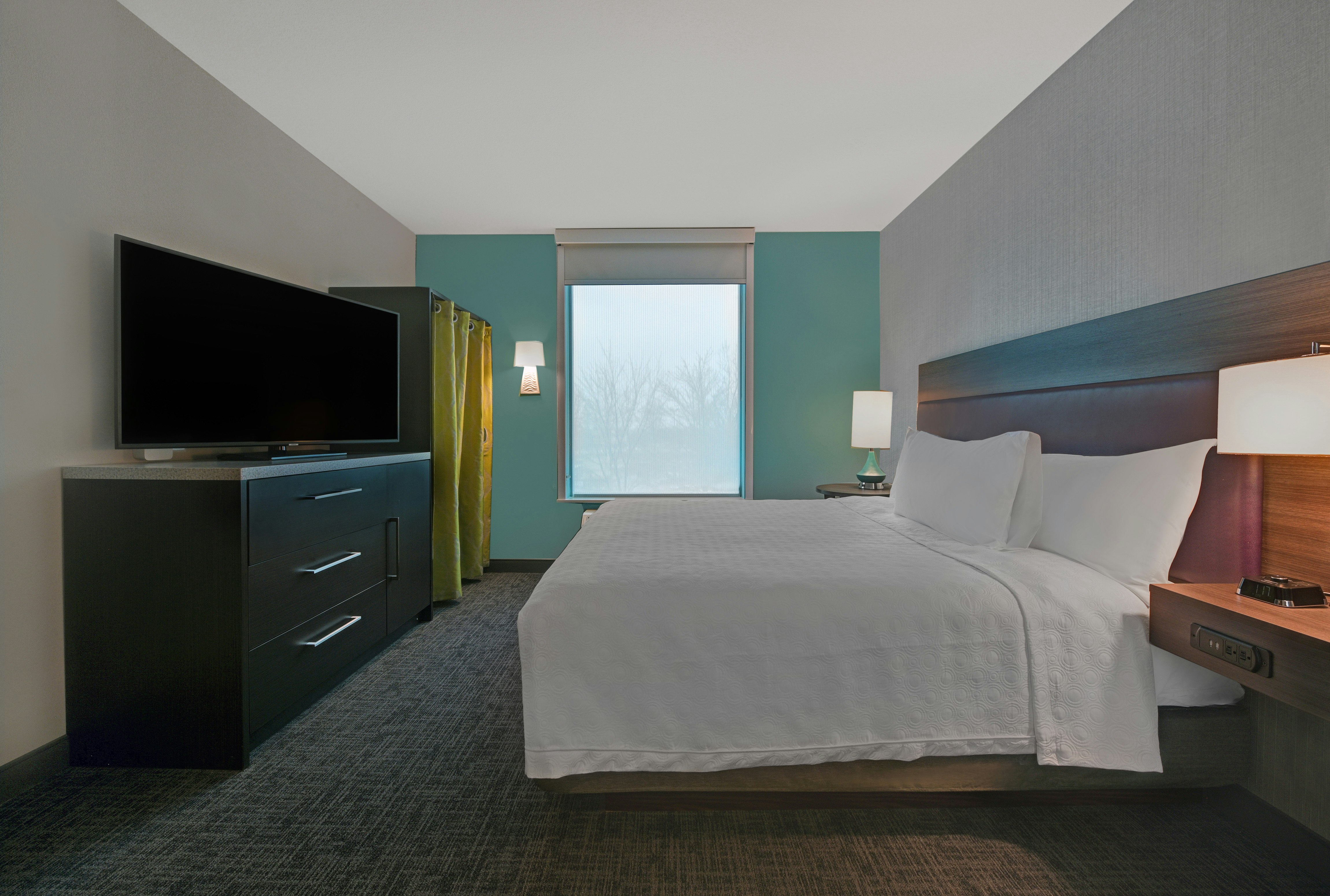 SUITE, KING BED, ACCESSIBLE
