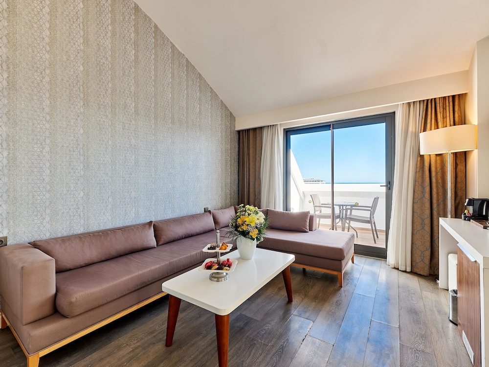Luna Blanca Resort & Spa 30/50