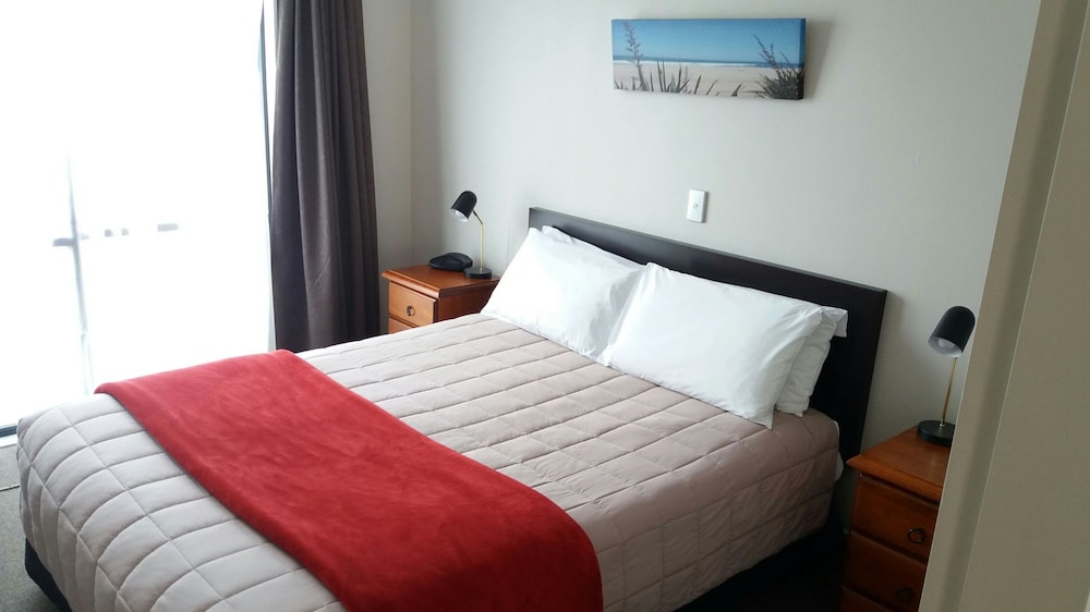 Bay Palm Motel 12/50