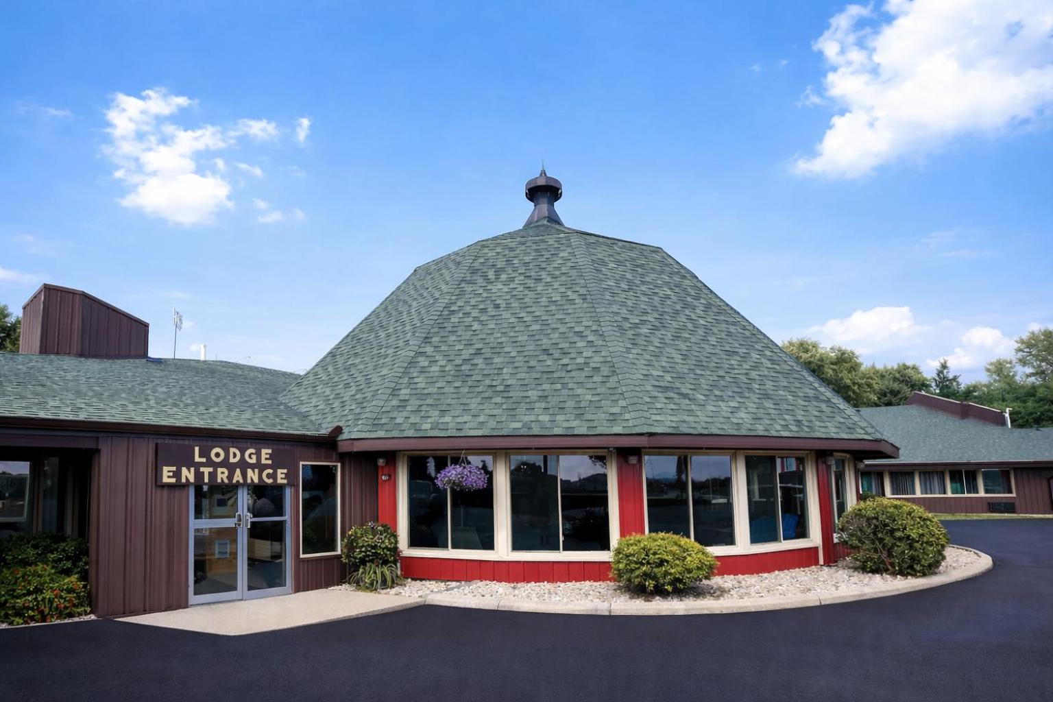 Round Barn Lodge 3/50