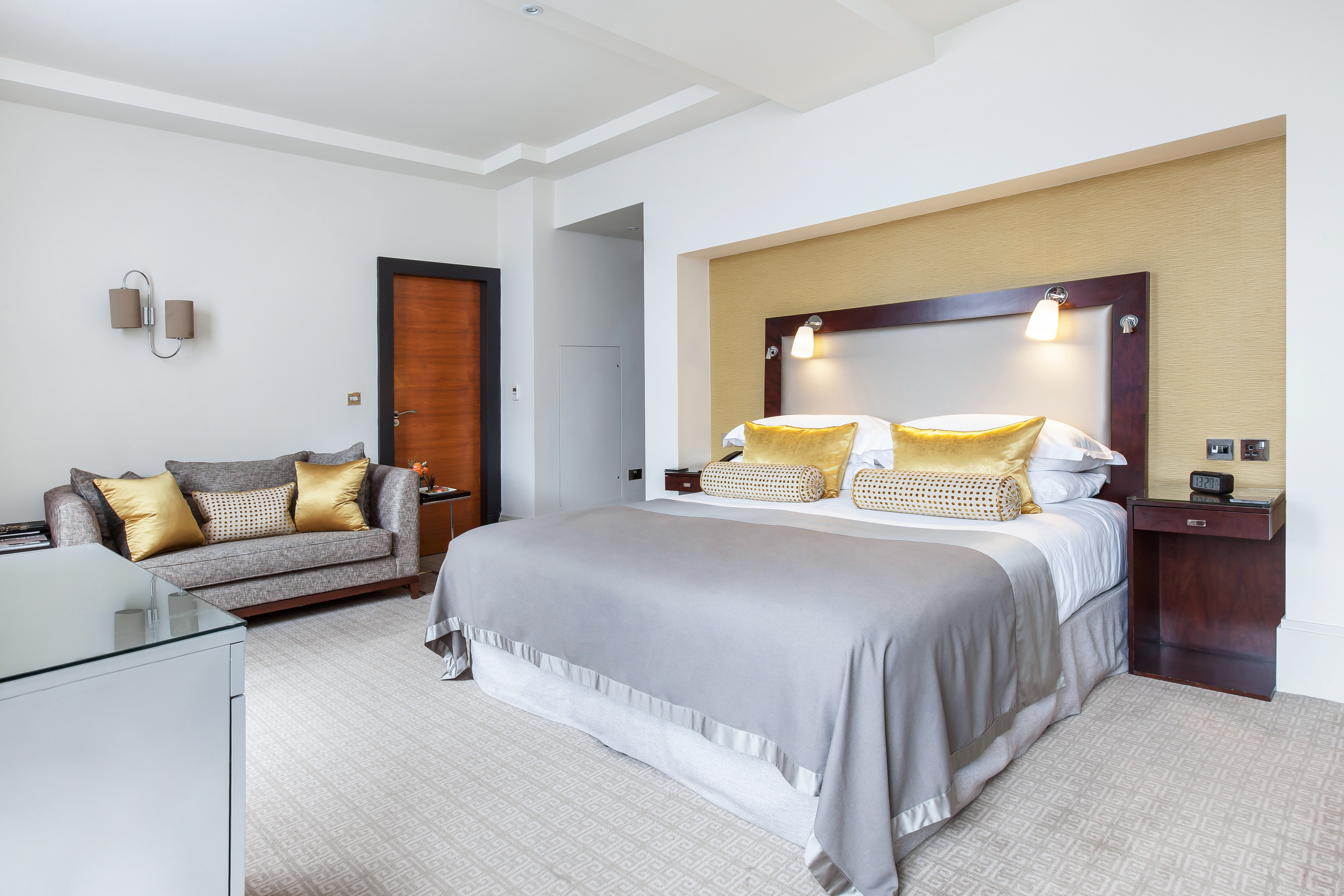 51 Buckingham Gatetaj Suites Residences 28/83