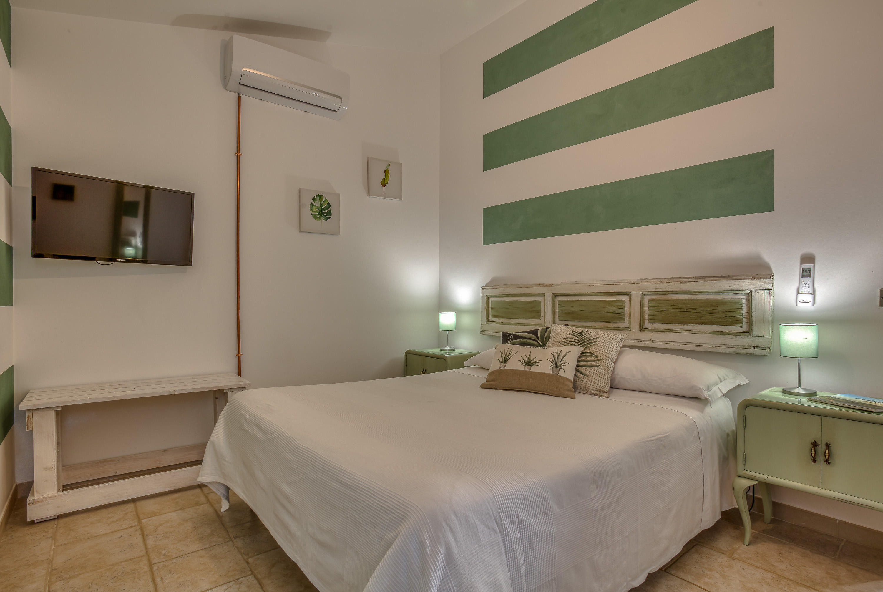 2 Rooms, with Pool, Outdoor Building