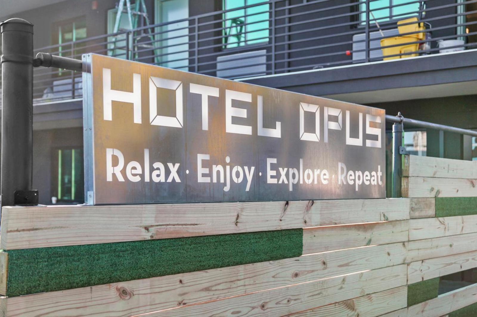 Hotel OPUS Bronx Near Bay Plaza Mall 1/46