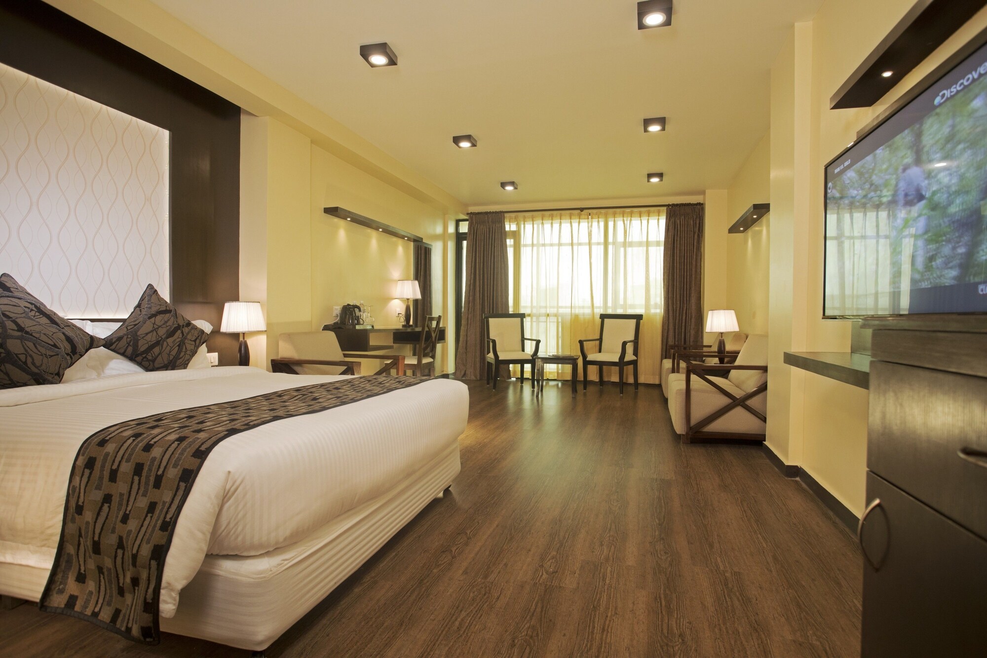 EXECUTIVE, SUITE, QUEEN BED, BALCONY