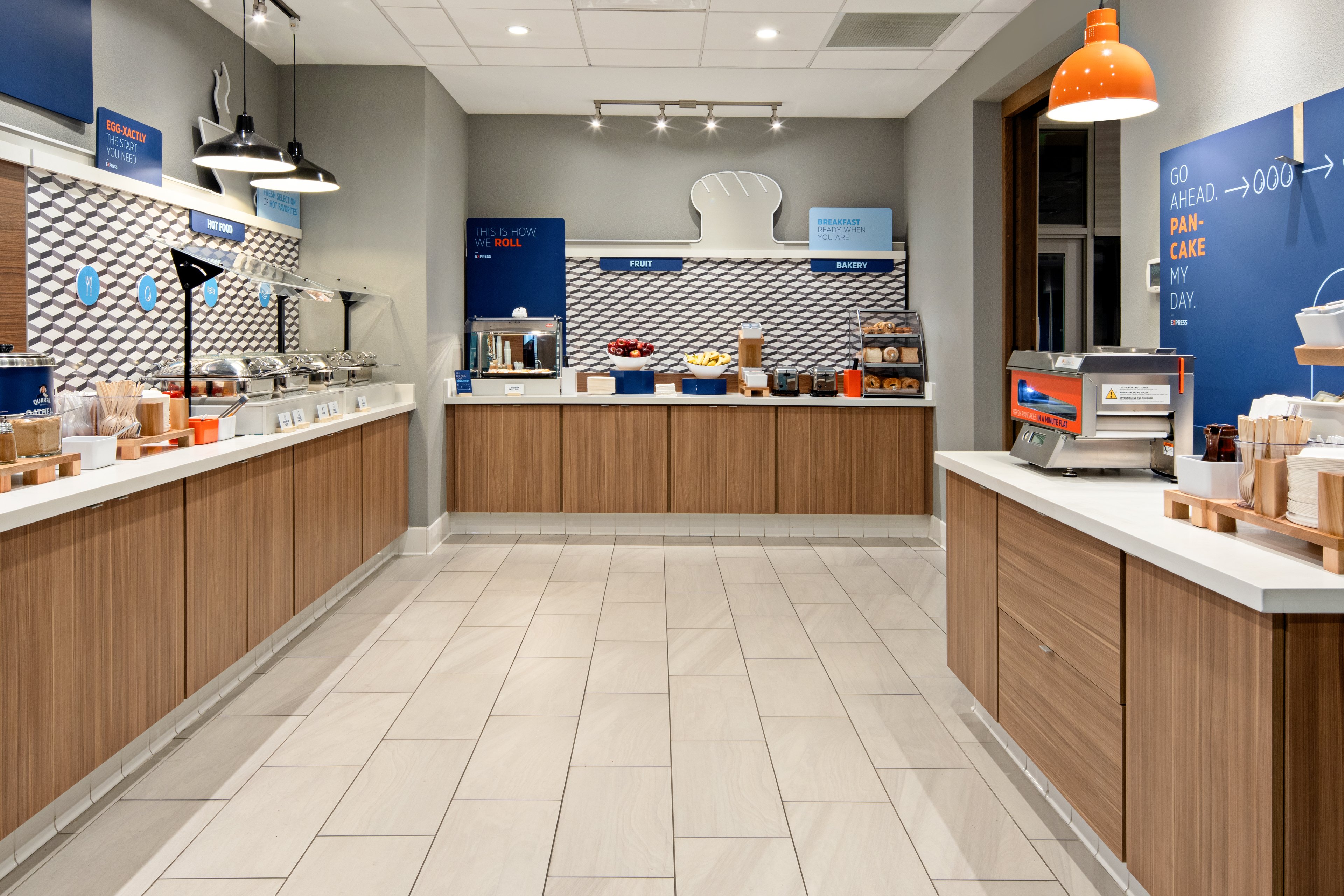 Holiday Inn Express and Suites Palm Desert Millennium 7/52