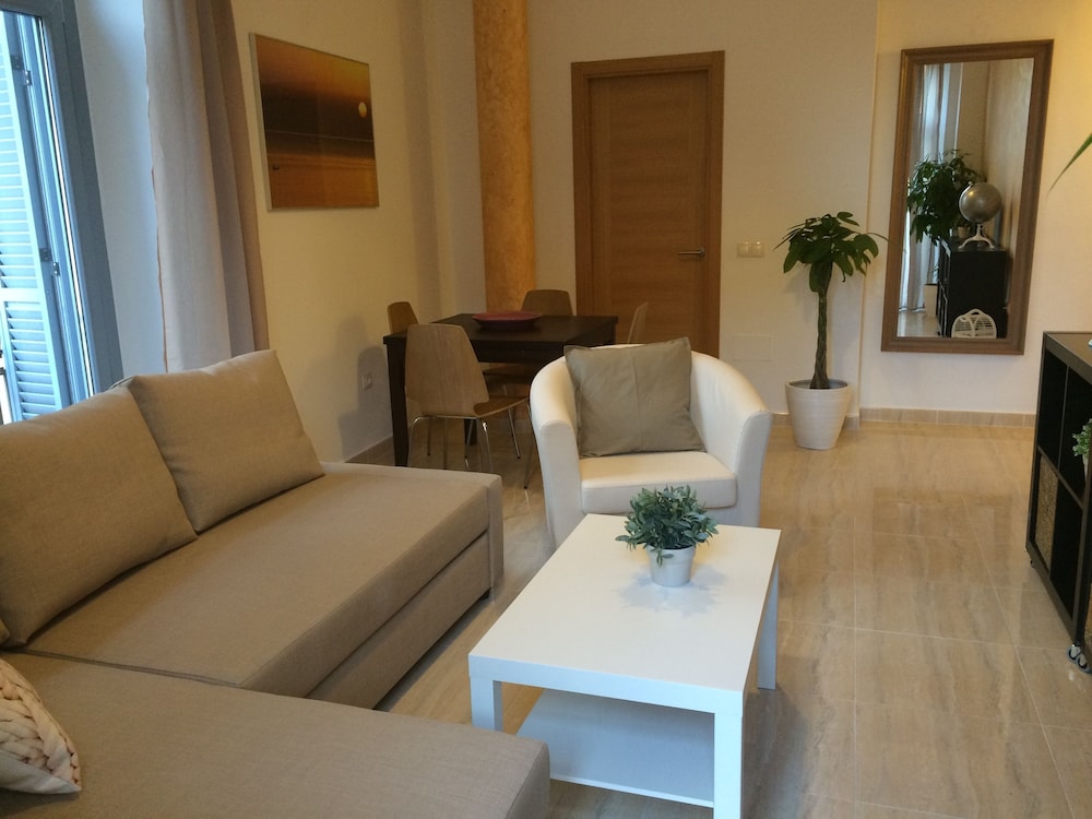 Life Apartments Alameda Colon 36/58