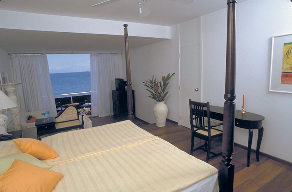 Blue Haven Hotel 9/58