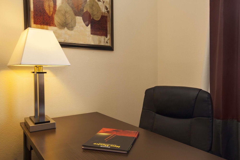 Days Inn by Wyndham Los Lunas 20/33