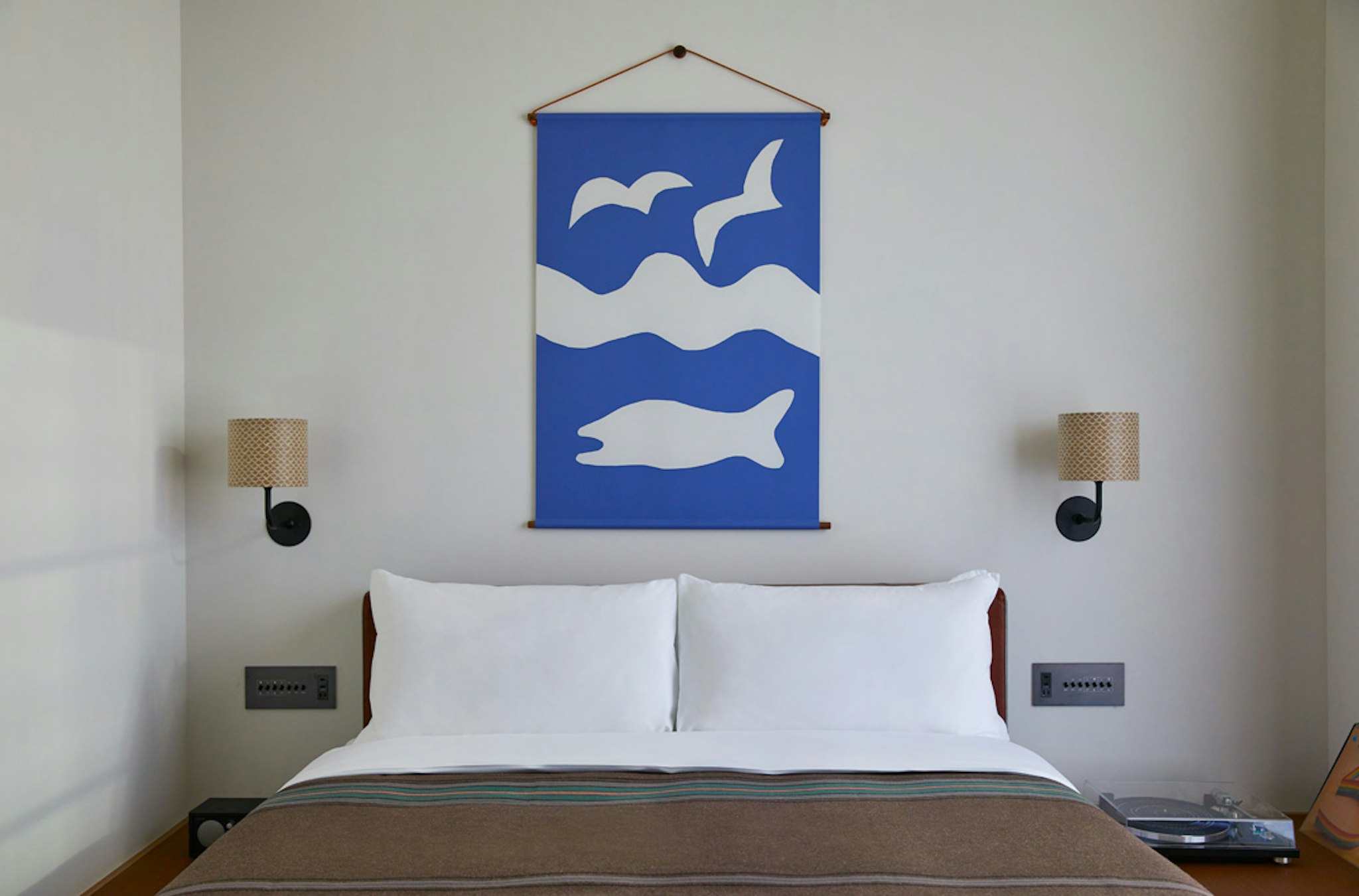 DELUXE, KING BED