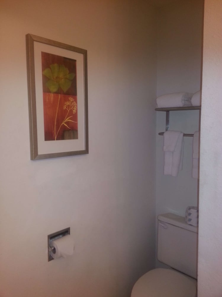 Harlan Inn and Suites By OYO Harlan 30/56