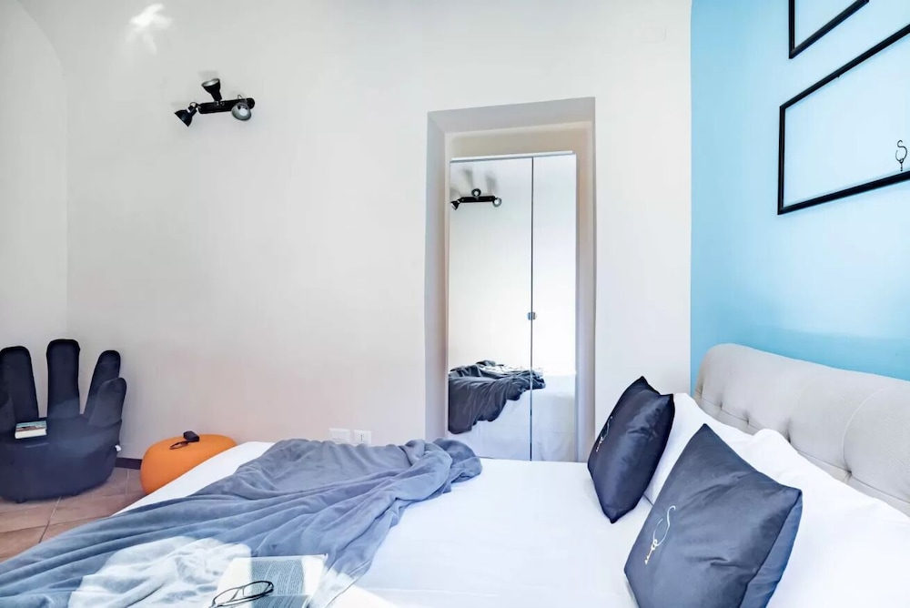 World, Apartment, 3 Double Beds, Sofa