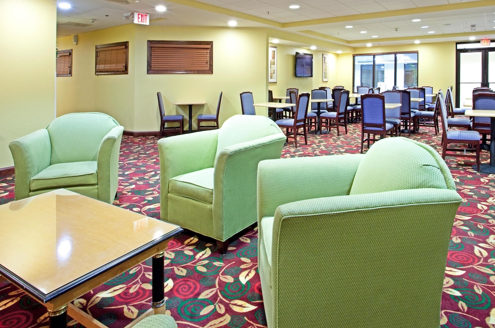 Holiday Inn Express Richmond Airport 34/60