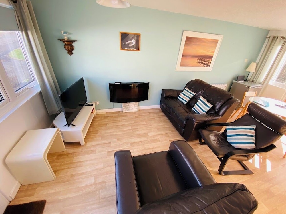 Freshwater Bay Holiday Cottages 34/50