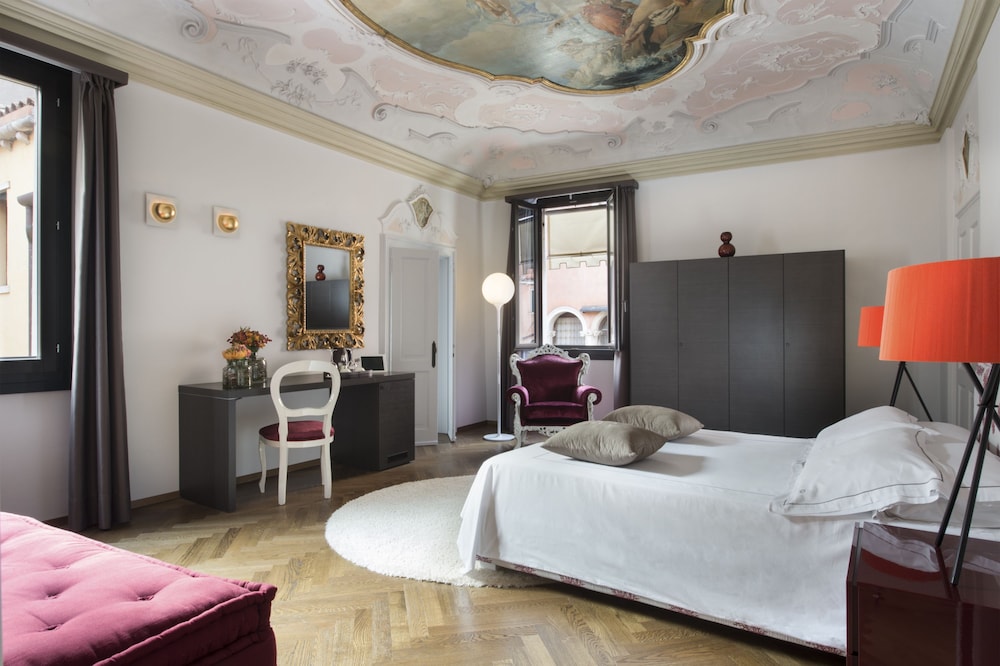 JUNIOR SUITE, CANAL VIEW, BALCONY