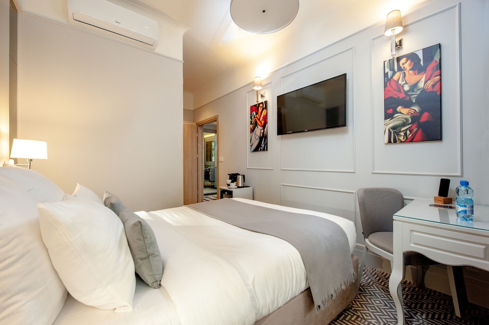 BOUTIQUE, PETITE, DOUBLE BED