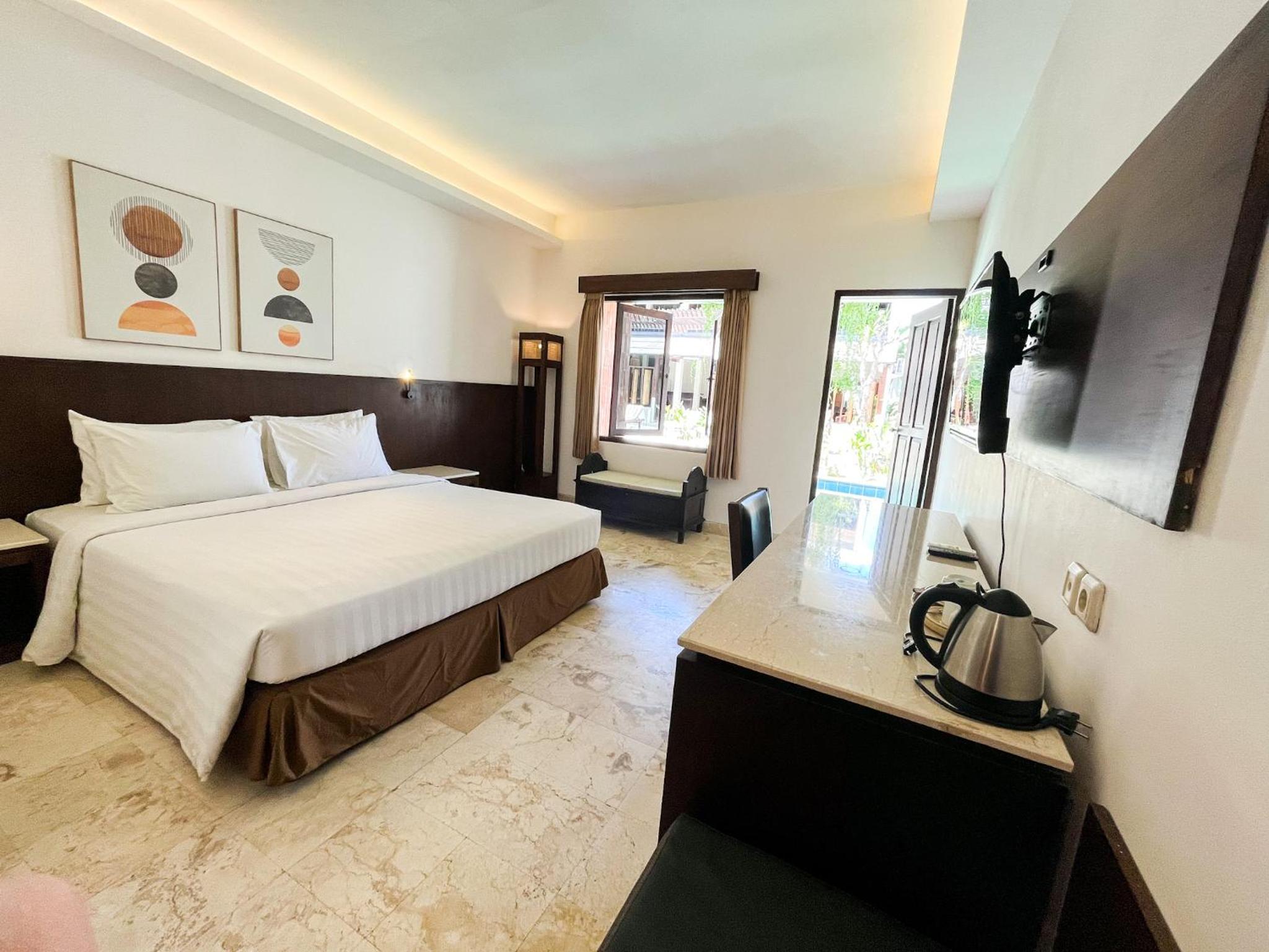 Room, Pool Access