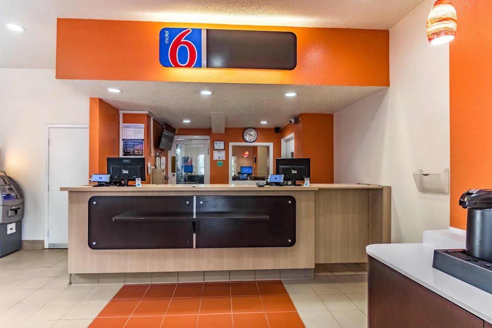 Motel6 Raleigh, NC Cary 7/54