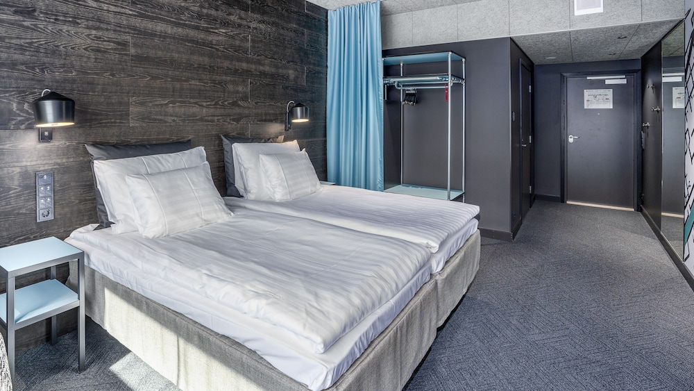Standard, Twin Beds