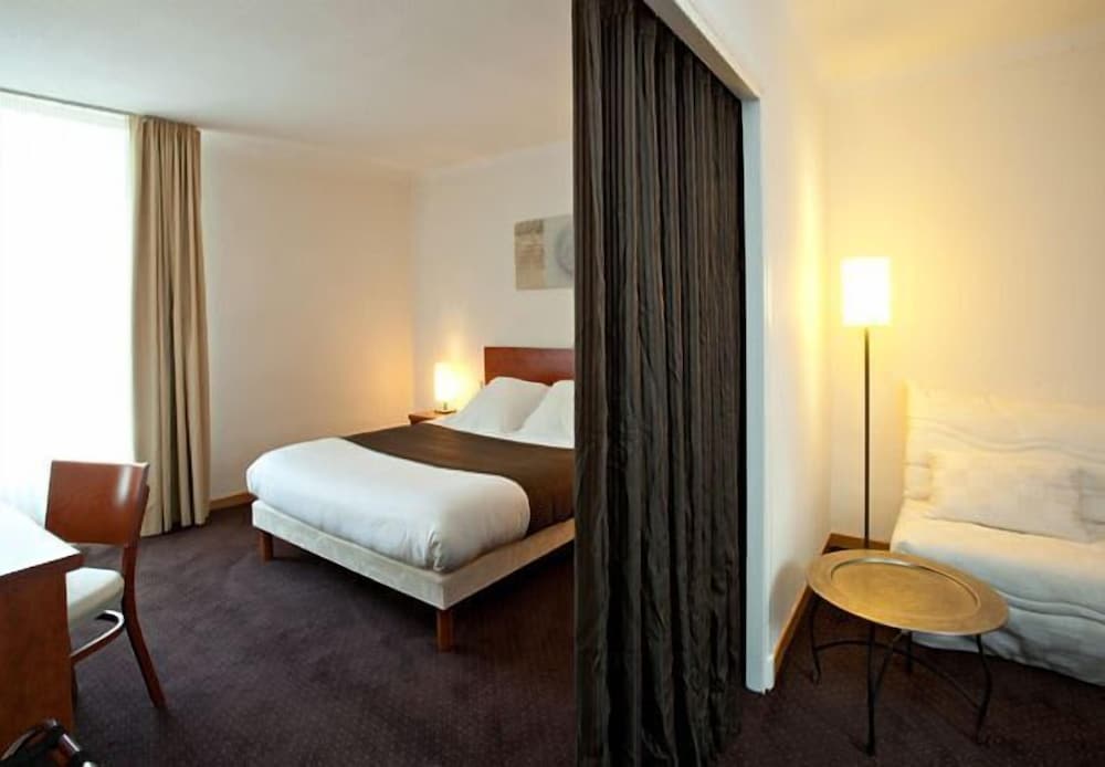 HOTEL LA RIVIERE 25/67