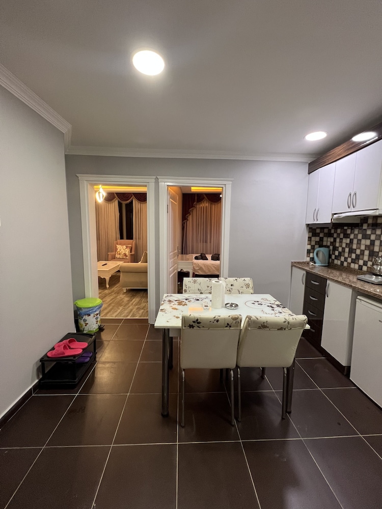 Taksim Cmlm Apart 50/50