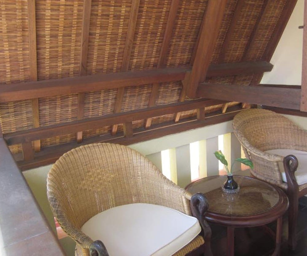 BESAKIH BEACH HOTEL 23/67